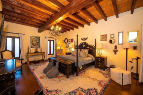Exclusive Luxury Guest Center House